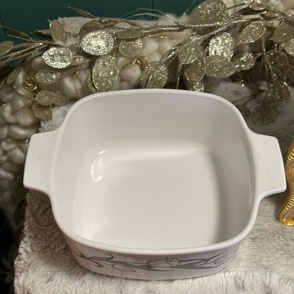 Vintage Corning Ware Lyric Black Tulips 1 1/2 Quart Casserole with Smoky Lid - Picture 6 of 6